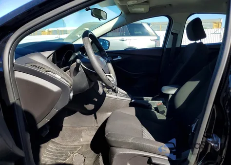 2016 Ford Focus Se z USA, uszkodzony, nr VIN 1FADP3F23GL264254